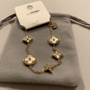 NWT Gold & Mother of Pearl Clover Star Bracelet